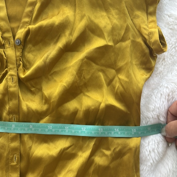 Express golden 100% silk blouse, as new! Size Medium - Picture 8 of 9